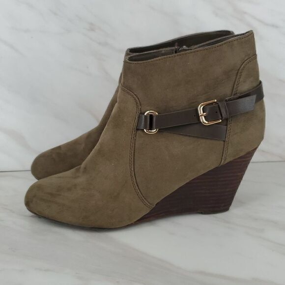 Report Women's Stitch‎ Fix Galiana Buckle Wedge Bootie Size 8.5 Green - Picture 3 of 9